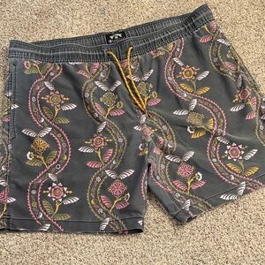 Billabong shorts patterned XL